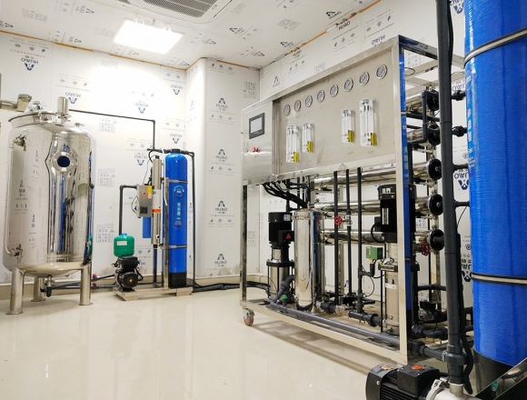 百色某醫(yī)院0.5T雙級反滲透凈水設備
