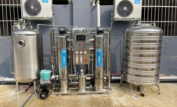 百色平果某學校0.5噸反滲透直飲水設(shè)備