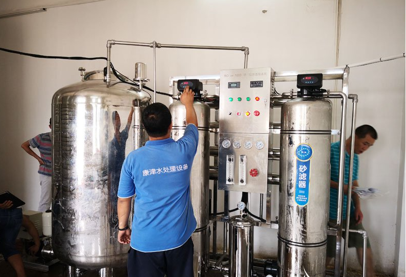 醫(yī)院直飲水設(shè)備 每小時1噸反滲透純凈水設(shè)備.png
